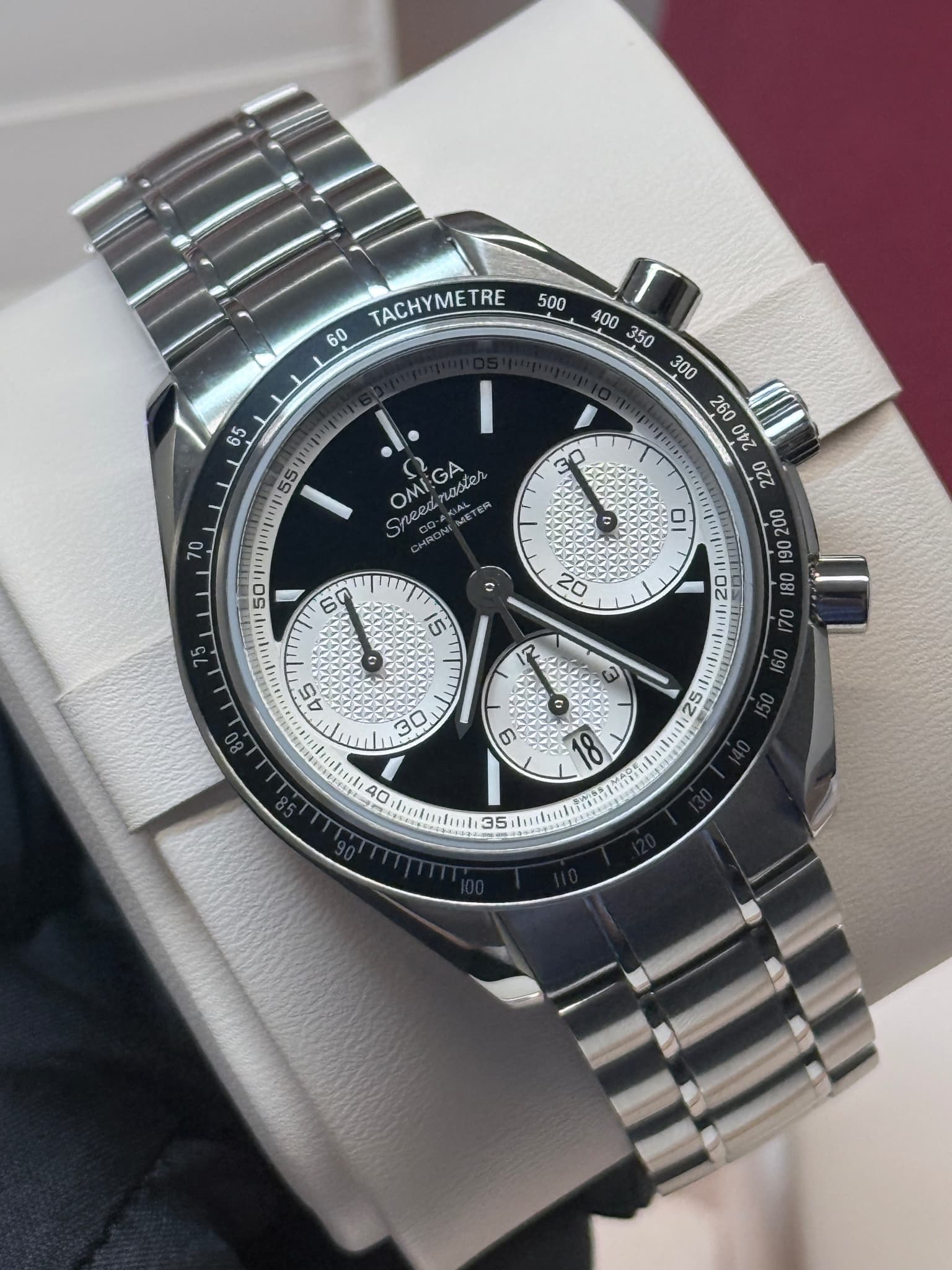 Omega Speedmaster (Non-Moonwatch) (Ref. 326.30.40.50.01.002) — foto 2